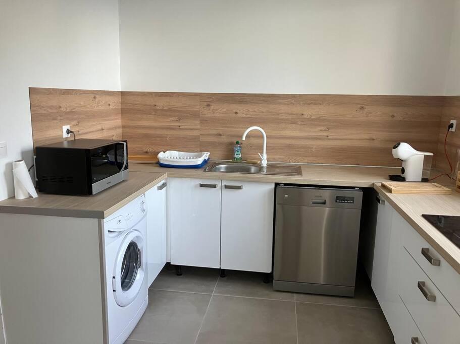 Appartement T4 Terrasse Et Vue 伊斯特尔 外观 照片