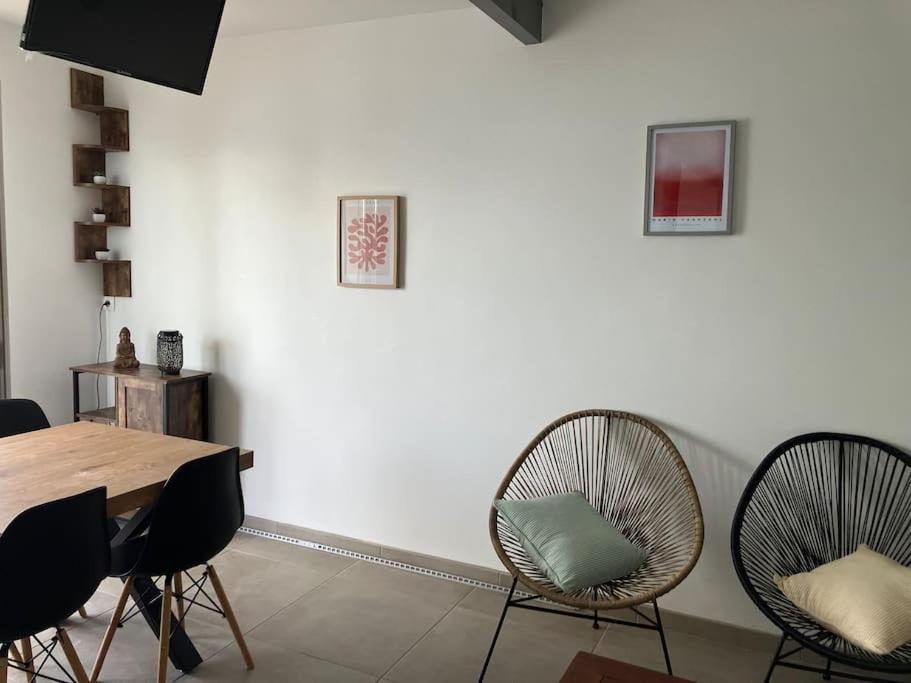 Appartement T4 Terrasse Et Vue 伊斯特尔 外观 照片